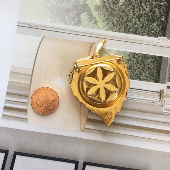 Vintage Leaf Locket Gold Brooch - Picture 6 of 7
